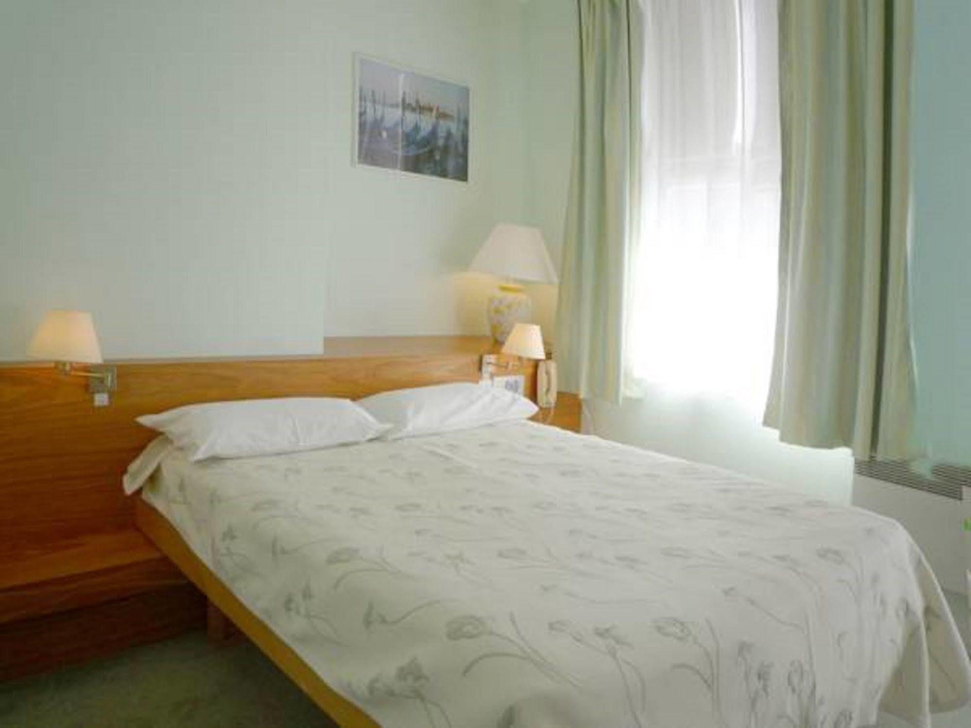 Hotel & Restaurant Le Cardinal Poix-de-Picardie Luaran gambar